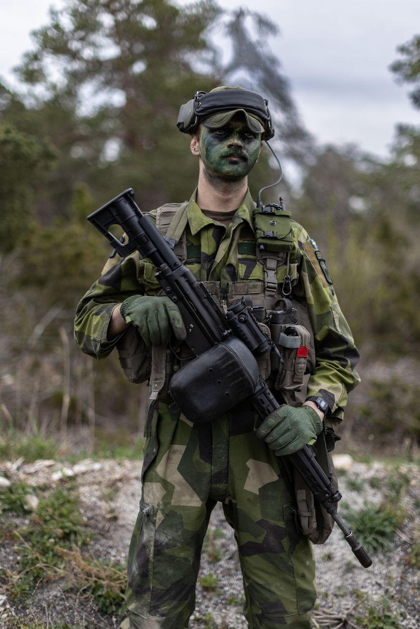 A Swedish Army Home Guard soldier with the Gotland Battalion listens to his instructor during close-quarters battle training held as part of Exercise Aurora 26. Past iterations of Aurora, Swedish-led military exercise series, focused on mobilising the country’s armed forces for national defence, this year’s iteration also set out to test Sweden’s ability to incorporate Allied forces in those plans. On the strategically-located island of Gotland, Allied forces worked in concert with the Home Guard soldiers to deal with a simulated threat. More than 18,000 soldiers from 13 countries participated.