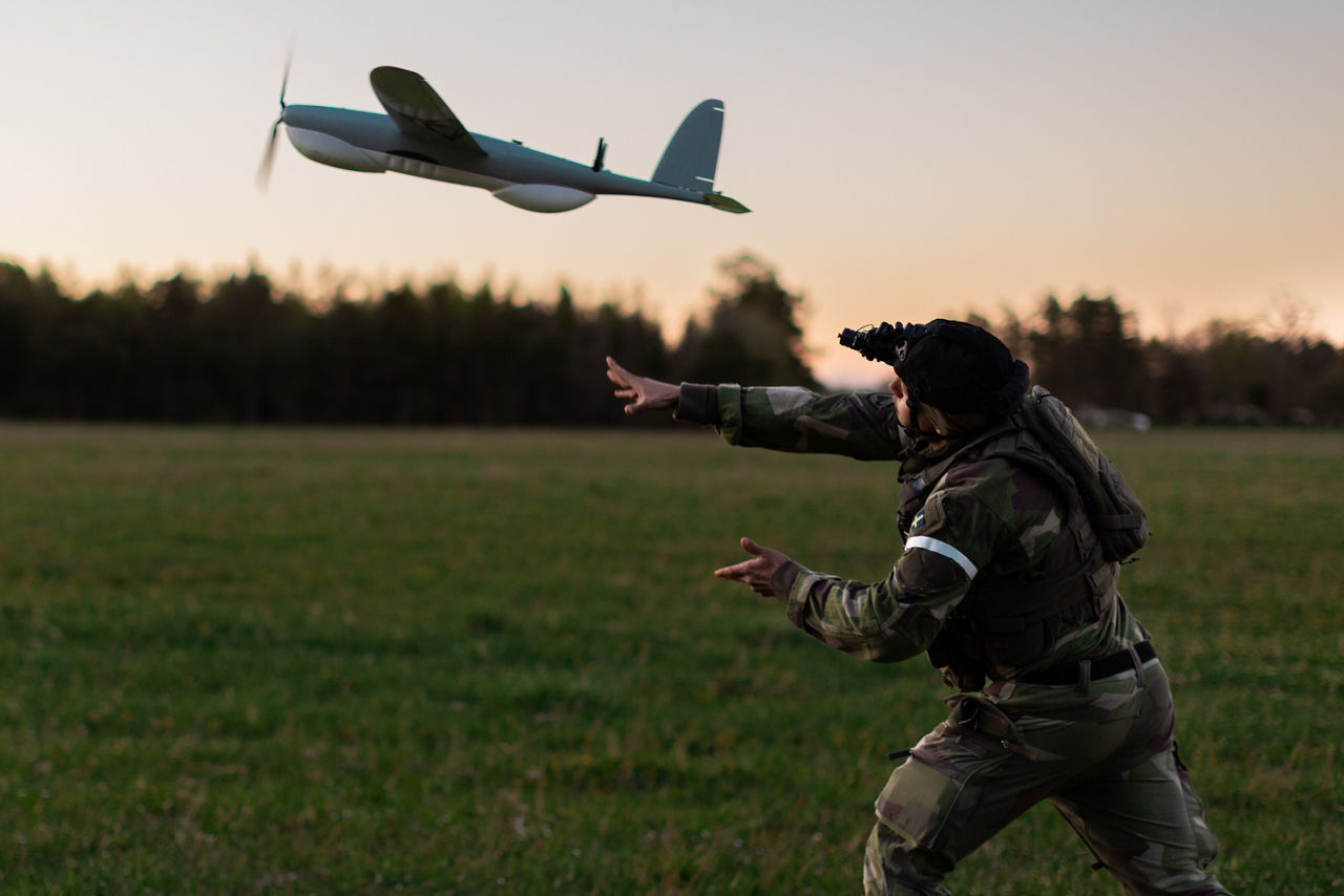 A Swedish Army drone operator launches a reconnaissance drone on Gotland Island in Sweden during Exercise Aurora 26. The Armed Forces of Ukraine sent drone operators to Sweden for Aurora 26 to pass on lessons learned to their NATO counterparts, while providing a challenging opposing force for Allied soldiers. Past iterations of Aurora, Swedish-led military exercise series, focused on mobilising the country’s armed forces for national defence, this year’s iteration also set out to test Sweden’s ability to incorporate Allied forces in those plans. More than 18,000 soldiers from 13 countries participated.