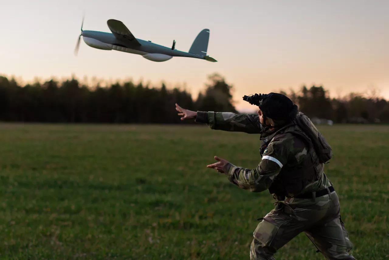 A Swedish Army drone operator launches a reconnaissance drone on Gotland Island in Sweden during Exercise Aurora 26. The Armed Forces of Ukraine sent drone operators to Sweden for Aurora 26 to pass on lessons learned to their NATO counterparts, while providing a challenging opposing force for Allied soldiers. Past iterations of Aurora, Swedish-led military exercise series, focused on mobilising the country’s armed forces for national defence, this year’s iteration also set out to test Sweden’s ability to incorporate Allied forces in those plans. More than 18,000 soldiers from 13 countries participated.