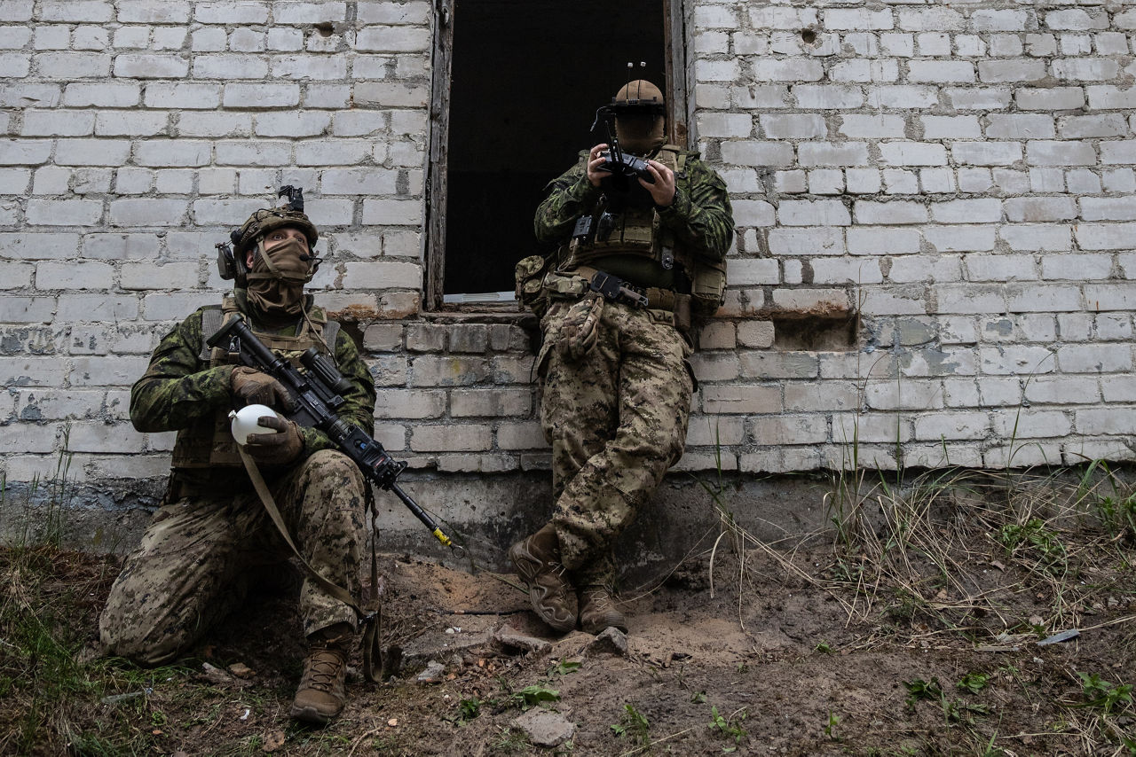 A Canadian Armed Forces drone pilot operating an FPV drone while another operator stands guard. NATO’s Multinational Brigade in Latvia regularly runs training exercises where troops integrate drones of all kinds, making sure Allied forces keep pace with innovations in modern wafare.
