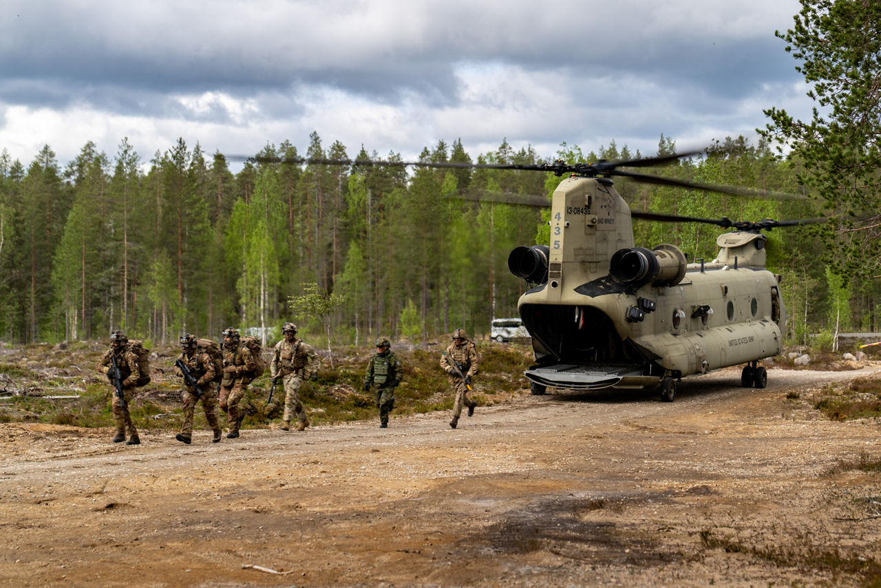 Allied soldiers from Finland, Italy, the United Kingdom and the United States disembark from a US Army Chinook helicopter.

Exercise Northern Star 26 brings together more than 5,000 troops from seven NATO Allies – Finland, France, Hungary, Italy, Poland, the United Kingdom and the United States for joint training in the forests of Kainuu, Finland. Soldiers train side by side in dense terrain, combining air and ground operations as Chinook helicopters insert troops into landing zones, while armoured units manoeuvre and infantry advance through the forest to engage in simulated combat. For many Finnish conscripts, this marks the final and most demanding phase of their military service, testing skills developed throughout their training. Working together in these conditions helps Allied forces strengthen coordination and improve how they operate together in harsh terrain. The exercise runs from 18 to 30 May 2026.