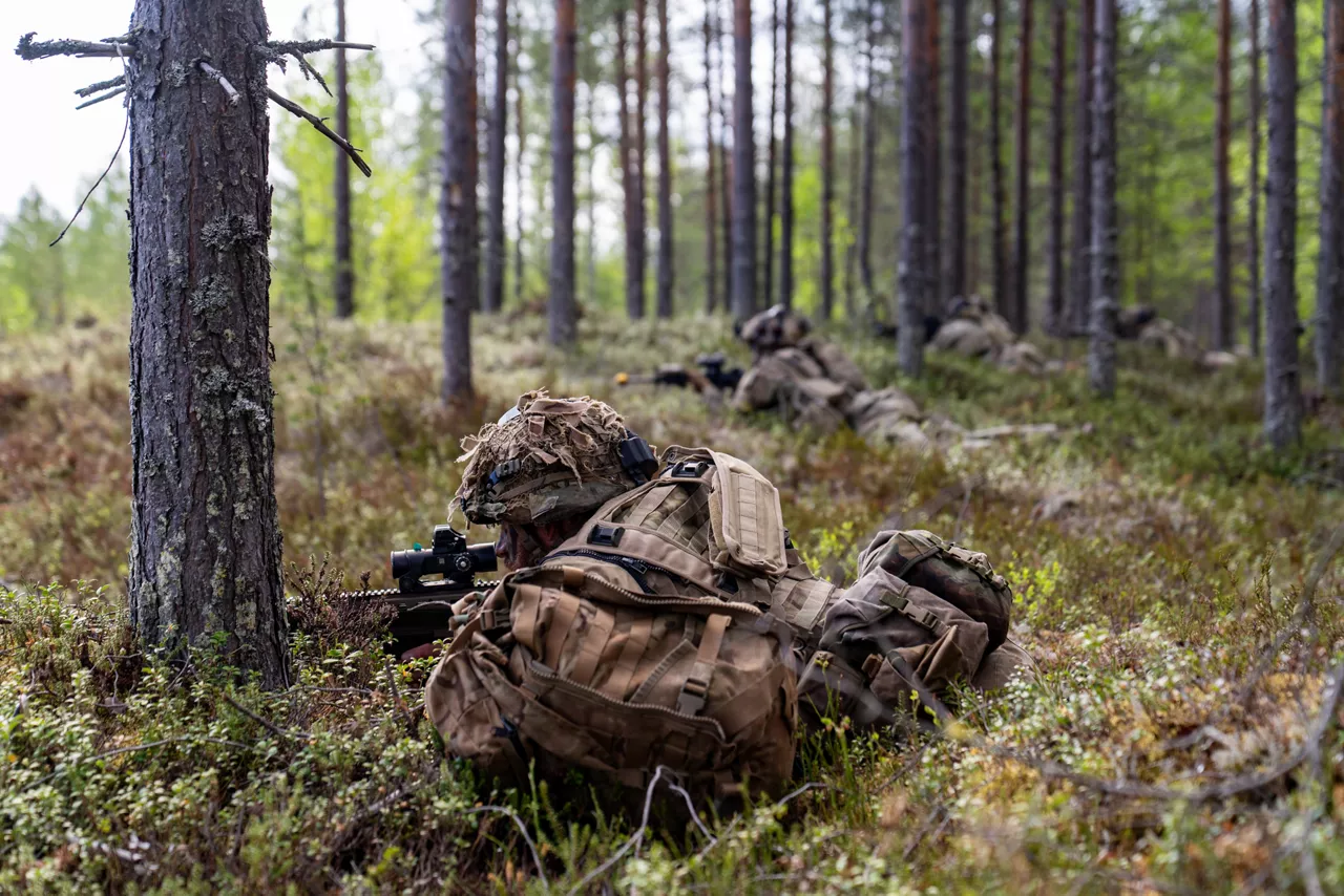 Allied soldiers from the United Kingdom and the United States hold their positions while observing their surroundings.

Exercise Northern Star 26 brings together more than 5,000 troops from seven NATO Allies – Finland, France, Hungary, Italy, Poland, the United Kingdom and the United States for joint training in the forests of Kainuu, Finland. Soldiers train side by side in dense terrain, combining air and ground operations as Chinook helicopters insert troops into landing zones, while armoured units manoeuvre and infantry advance through the forest to engage in simulated combat. For many Finnish conscripts, this marks the final and most demanding phase of their military service, testing skills developed throughout their training. Working together in these conditions helps Allied forces strengthen coordination and improve how they operate together in harsh terrain. The exercise runs from 18 to 30 May 2026.