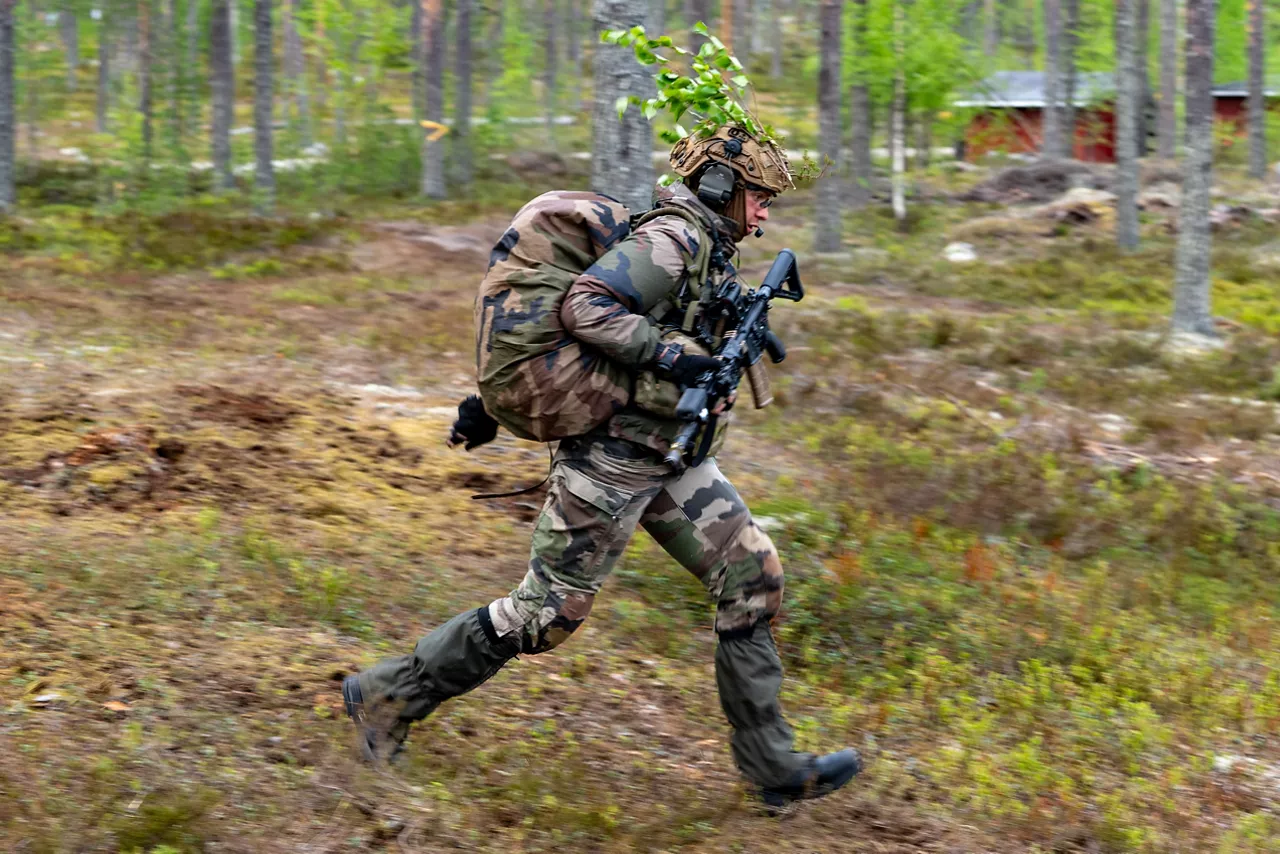 A French soldier advances through the forest during a simulated battle.

Exercise Northern Star 26 brings together more than 5,000 troops from seven NATO Allies – Finland, France, Hungary, Italy, Poland, the United Kingdom and the United States for joint training in the forests of Kainuu, Finland. Soldiers train side by side in dense terrain, combining air and ground operations as Chinook helicopters insert troops into landing zones, while armoured units manoeuvre and infantry advance through the forest to engage in simulated combat. For many Finnish conscripts, this marks the final and most demanding phase of their military service, testing skills developed throughout their training. Working together in these conditions helps Allied forces strengthen coordination and improve how they operate together in harsh terrain. The exercise runs from 18 to 30 May 2026.