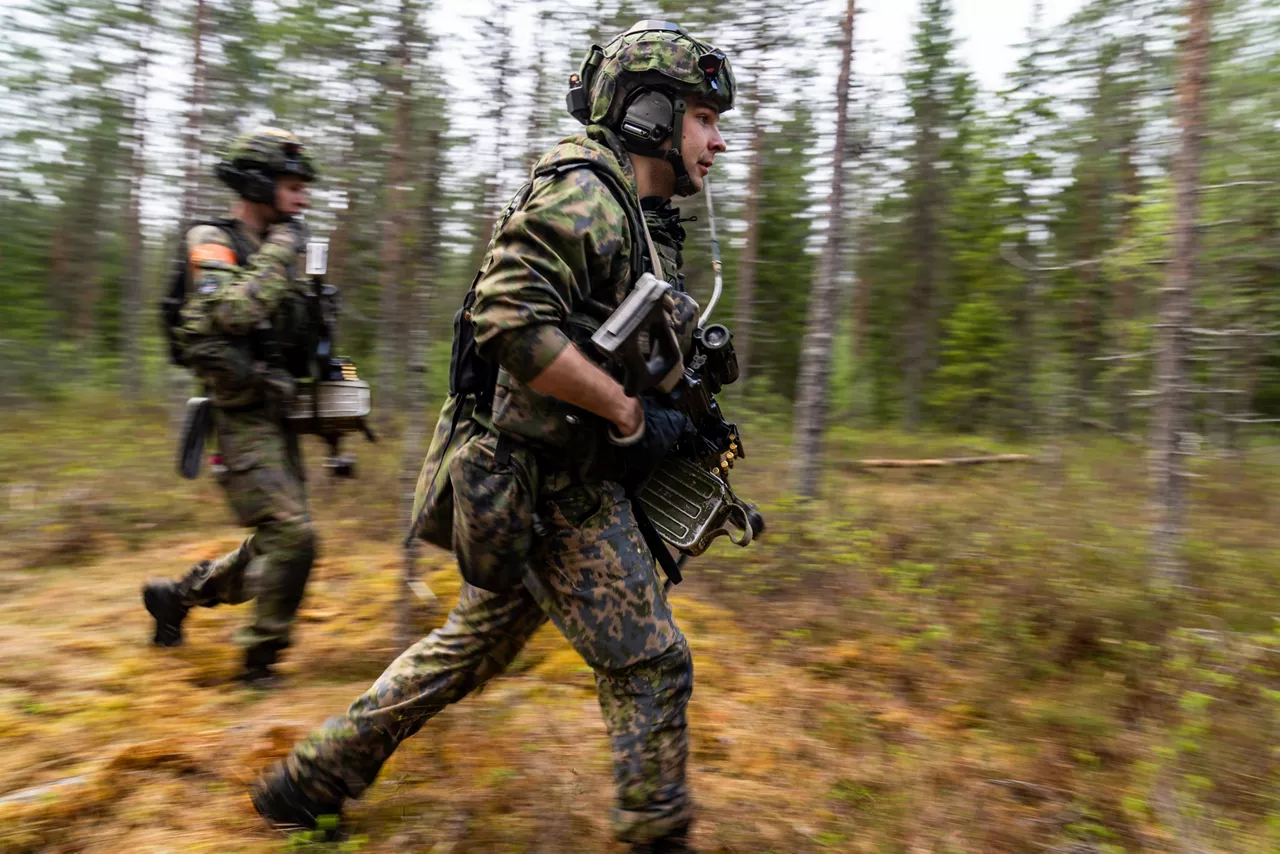 Finnish conscripts advance through the forest with machine guns during a simulated battle.

Exercise Northern Star 26 brings together more than 5,000 troops from seven NATO Allies – Finland, France, Hungary, Italy, Poland, the United Kingdom and the United States for joint training in the forests of Kainuu, Finland. Soldiers train side by side in dense terrain, combining air and ground operations as Chinook helicopters insert troops into landing zones, while armoured units manoeuvre and infantry advance through the forest to engage in simulated combat. For many Finnish conscripts, this marks the final and most demanding phase of their military service, testing skills developed throughout their training. Working together in these conditions helps Allied forces strengthen coordination and improve how they operate together in harsh terrain. The exercise runs from 18 to 30 May 2026.