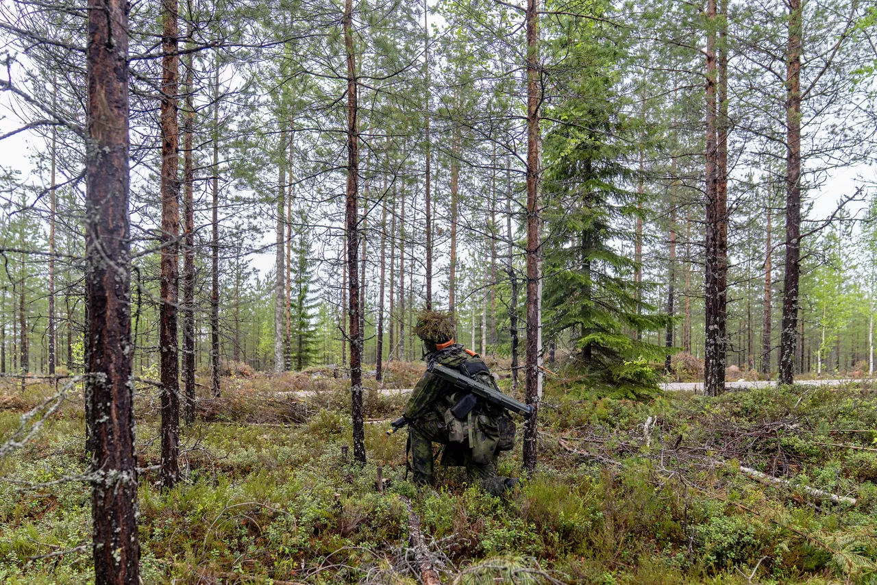 A Finnish conscript observes movement on the road before advancing to cross into the forest.

Exercise Northern Star 26 brings together more than 5,000 troops from seven NATO Allies – Finland, France, Hungary, Italy, Poland, the United Kingdom and the United States for joint training in the forests of Kainuu, Finland. Soldiers train side by side in dense terrain, combining air and ground operations as Chinook helicopters insert troops into landing zones, while armoured units manoeuvre and infantry advance through the forest to engage in simulated combat. For many Finnish conscripts, this marks the final and most demanding phase of their military service, testing skills developed throughout their training. Working together in these conditions helps Allied forces strengthen coordination and improve how they operate together in harsh terrain. The exercise runs from 18 to 30 May 2026.