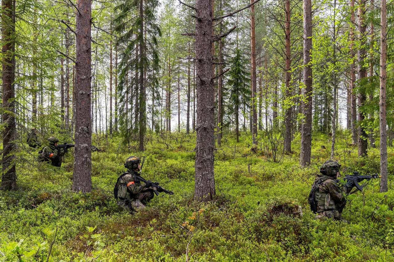 Finnish conscripts hold their positions in the forest as they prepare for an attack during a simulated battle.

Exercise Northern Star 26 brings together more than 5,000 troops from seven NATO Allies – Finland, France, Hungary, Italy, Poland, the United Kingdom and the United States for joint training in the forests of Kainuu, Finland. Soldiers train side by side in dense terrain, combining air and ground operations as Chinook helicopters insert troops into landing zones, while armoured units manoeuvre and infantry advance through the forest to engage in simulated combat. For many Finnish conscripts, this marks the final and most demanding phase of their military service, testing skills developed throughout their training. Working together in these conditions helps Allied forces strengthen coordination and improve how they operate together in harsh terrain. The exercise runs from 18 to 30 May 2026.