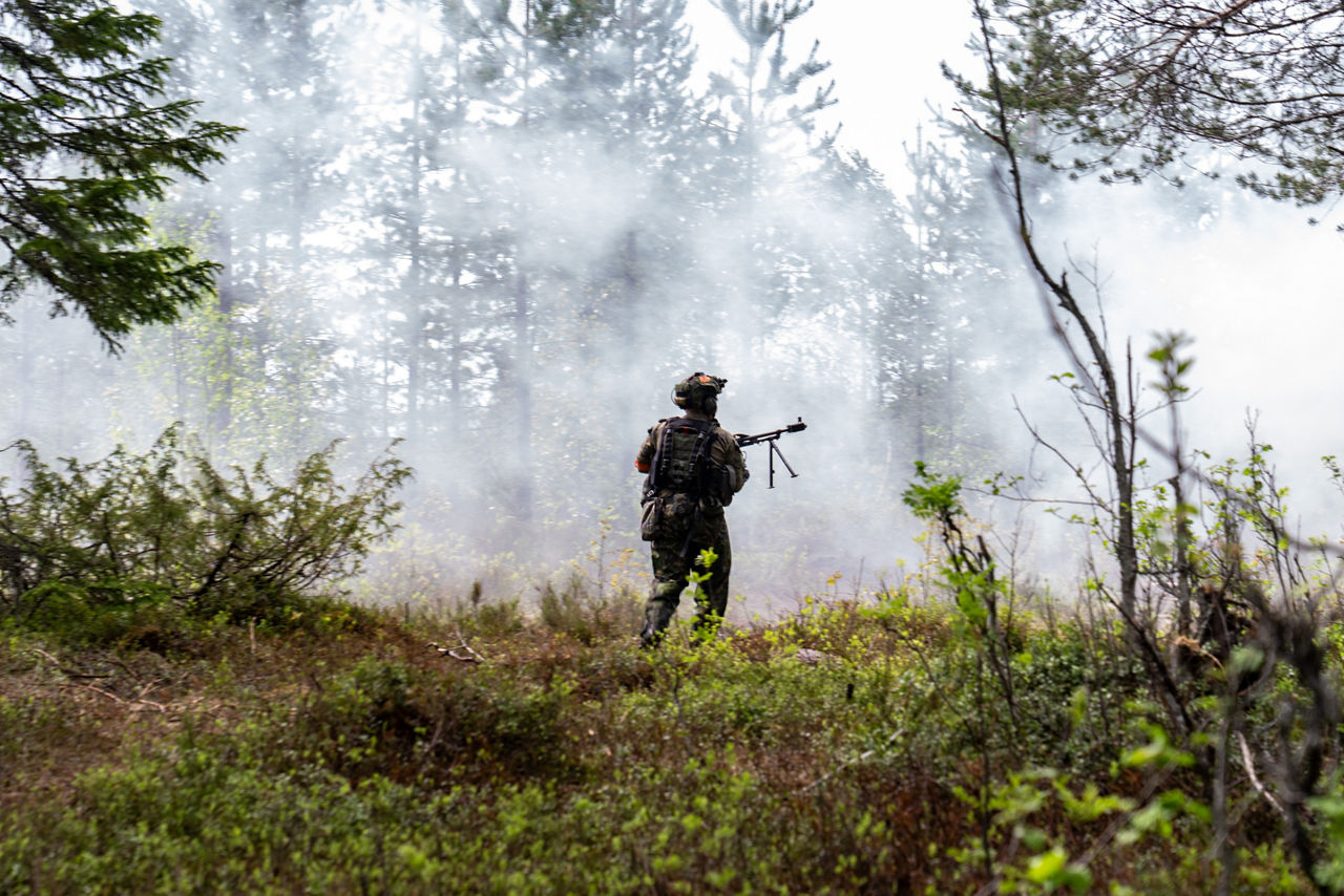 A Finnish conscript charges through the forest with a machine gun as smoke fills the area during a simulated battle.

Exercise Northern Star 26 brings together more than 5,000 troops from seven NATO Allies – Finland, France, Hungary, Italy, Poland, the United Kingdom and the United States for joint training in the forests of Kainuu, Finland. Soldiers train side by side in dense terrain, combining air and ground operations as Chinook helicopters insert troops into landing zones, while armoured units manoeuvre and infantry advance through the forest to engage in simulated combat. For many Finnish conscripts, this marks the final and most demanding phase of their military service, testing skills developed throughout their training. Working together in these conditions helps Allied forces strengthen coordination and improve how they operate together in harsh terrain. The exercise runs from 18 to 30 May 2026.