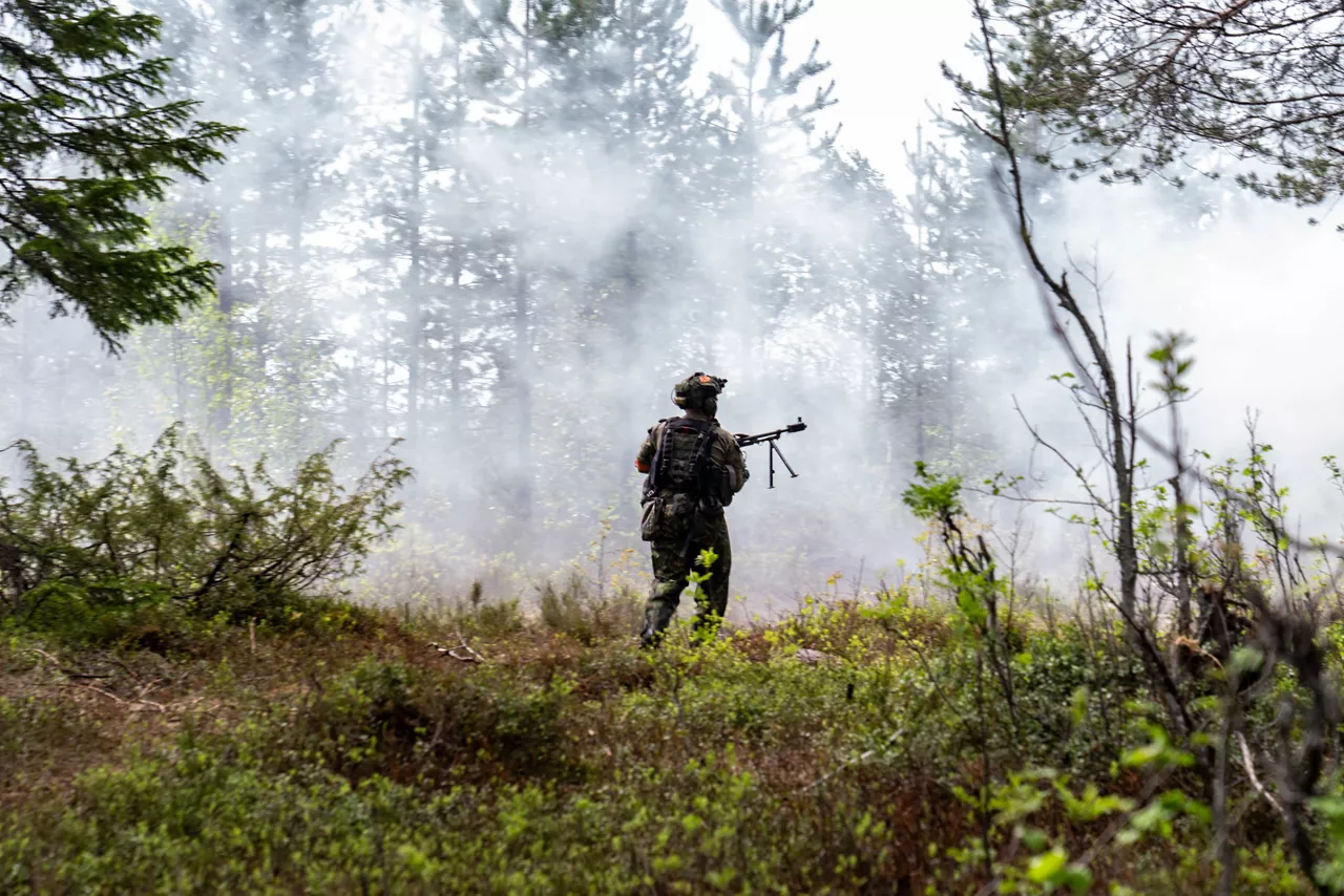 A Finnish conscript charges through the forest with a machine gun as smoke fills the area during a simulated battle.

Exercise Northern Star 26 brings together more than 5,000 troops from seven NATO Allies – Finland, France, Hungary, Italy, Poland, the United Kingdom and the United States for joint training in the forests of Kainuu, Finland. Soldiers train side by side in dense terrain, combining air and ground operations as Chinook helicopters insert troops into landing zones, while armoured units manoeuvre and infantry advance through the forest to engage in simulated combat. For many Finnish conscripts, this marks the final and most demanding phase of their military service, testing skills developed throughout their training. Working together in these conditions helps Allied forces strengthen coordination and improve how they operate together in harsh terrain. The exercise runs from 18 to 30 May 2026.