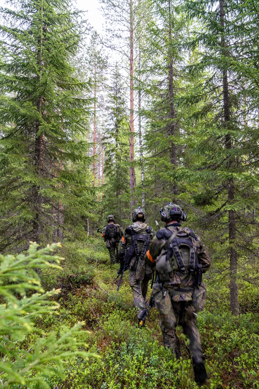 Finnish conscripts advance through the forest.

Exercise Northern Star 26 brings together more than 5,000 troops from seven NATO Allies – Finland, France, Hungary, Italy, Poland, the United Kingdom and the United States for joint training in the forests of Kainuu, Finland. Soldiers train side by side in dense terrain, combining air and ground operations as Chinook helicopters insert troops into landing zones, while armoured units manoeuvre and infantry advance through the forest to engage in simulated combat. For many Finnish conscripts, this marks the final and most demanding phase of their military service, testing skills developed throughout their training. Working together in these conditions helps Allied forces strengthen coordination and improve how they operate together in harsh terrain. The exercise runs from 18 to 30 May 2026.