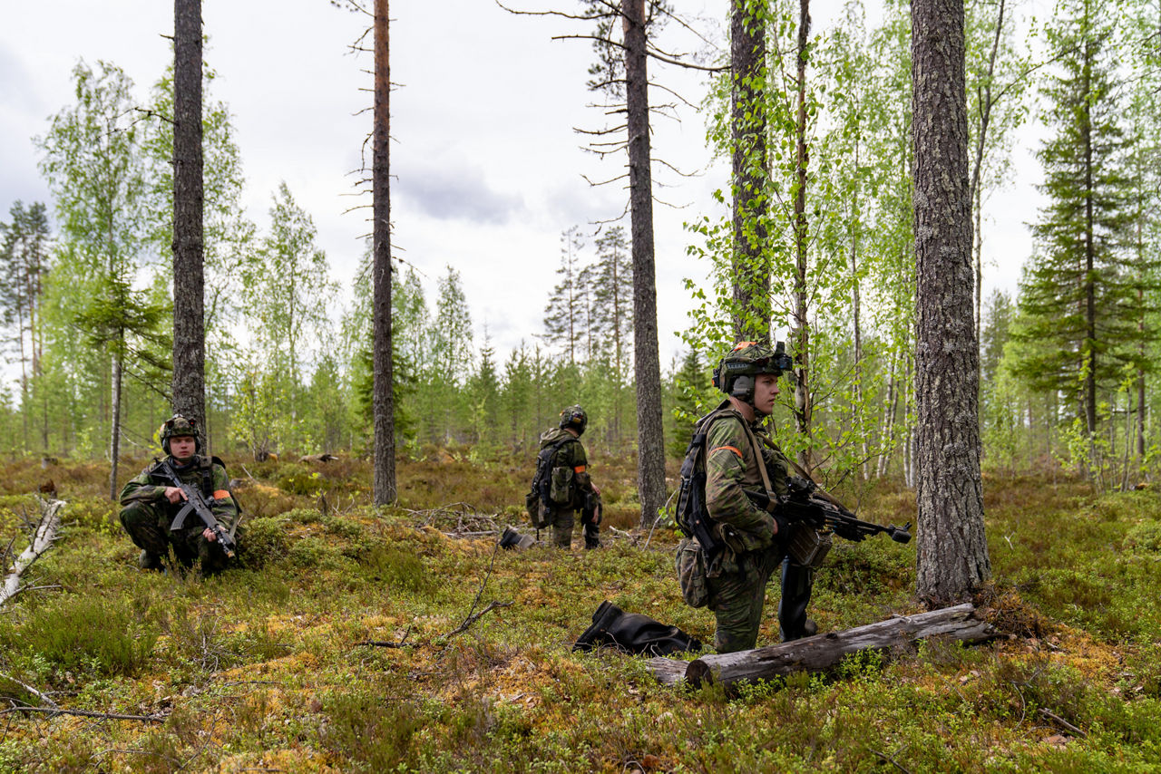 Finnish conscripts scan the area before advancing through the forest.

Exercise Northern Star 26 brings together more than 5,000 troops from seven NATO Allies – Finland, France, Hungary, Italy, Poland, the United Kingdom and the United States for joint training in the forests of Kainuu, Finland. Soldiers train side by side in dense terrain, combining air and ground operations as Chinook helicopters insert troops into landing zones, while armoured units manoeuvre and infantry advance through the forest to engage in simulated combat. For many Finnish conscripts, this marks the final and most demanding phase of their military service, testing skills developed throughout their training. Working together in these conditions helps Allied forces strengthen coordination and improve how they operate together in harsh terrain. The exercise runs from 18 to 30 May 2026.
