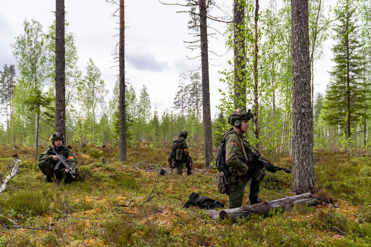 Finnish conscripts scan the area before advancing through the forest.

Exercise Northern Star 26 brings together more than 5,000 troops from seven NATO Allies – Finland, France, Hungary, Italy, Poland, the United Kingdom and the United States for joint training in the forests of Kainuu, Finland. Soldiers train side by side in dense terrain, combining air and ground operations as Chinook helicopters insert troops into landing zones, while armoured units manoeuvre and infantry advance through the forest to engage in simulated combat. For many Finnish conscripts, this marks the final and most demanding phase of their military service, testing skills developed throughout their training. Working together in these conditions helps Allied forces strengthen coordination and improve how they operate together in harsh terrain. The exercise runs from 18 to 30 May 2026.