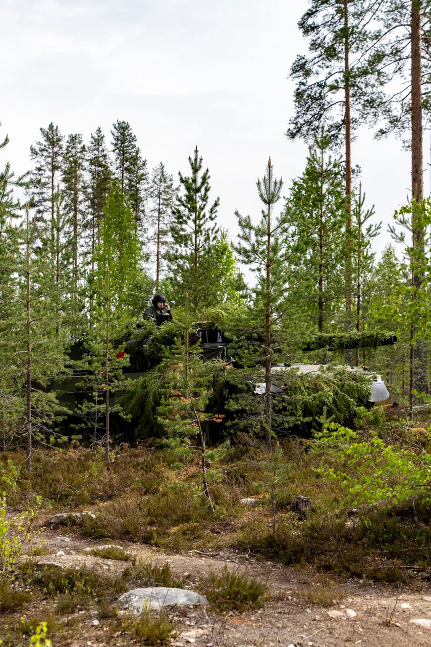 Camouflaged Finnish Leopard 2 tanks hold position before advancing during a simulated battle

Exercise Northern Star 26 brings together more than 5,000 troops from seven NATO Allies – Finland, France, Hungary, Italy, Poland, the United Kingdom and the United States for joint training in the forests of Kainuu, Finland. Soldiers train side by side in dense terrain, combining air and ground operations as Chinook helicopters insert troops into landing zones, while armoured units manoeuvre and infantry advance through the forest to engage in simulated combat. For many Finnish conscripts, this marks the final and most demanding phase of their military service, testing skills developed throughout their training. Working together in these conditions helps Allied forces strengthen coordination and improve how they operate together in harsh terrain. The exercise runs from 18 to 30 May 2026.