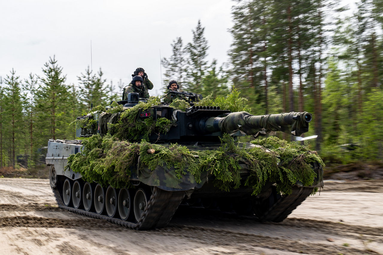 A Finnish Leopard 2 tank advances during a simulated battle.

Exercise Northern Star 26 brings together more than 5,000 troops from seven NATO Allies – Finland, France, Hungary, Italy, Poland, the United Kingdom and the United States for joint training in the forests of Kainuu, Finland. Soldiers train side by side in dense terrain, combining air and ground operations as Chinook helicopters insert troops into landing zones, while armoured units manoeuvre and infantry advance through the forest to engage in simulated combat. For many Finnish conscripts, this marks the final and most demanding phase of their military service, testing skills developed throughout their training. Working together in these conditions helps Allied forces strengthen coordination and improve how they operate together in harsh terrain. The exercise runs from 18 to 30 May 2026.