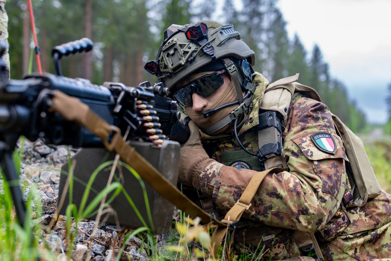 An Italian soldier guards the position with a machine gun.

Exercise Northern Star 26 brings together more than 5,000 troops from seven NATO Allies – Finland, France, Hungary, Italy, Poland, the United Kingdom and the United States for joint training in the forests of Kainuu, Finland. Soldiers train side by side in dense terrain, combining air and ground operations as Chinook helicopters insert troops into landing zones, while armoured units manoeuvre and infantry advance through the forest to engage in simulated combat. For many Finnish conscripts, this marks the final and most demanding phase of their military service, testing skills developed throughout their training. Working together in these conditions helps Allied forces strengthen coordination and improve how they operate together in harsh terrain. The exercise runs from 18 to 30 May 2026.