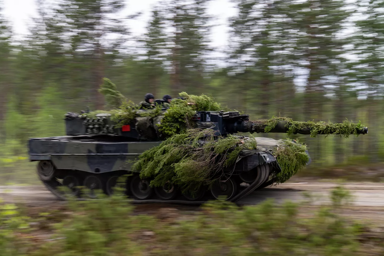 A Finnish Leopard 2 tank advances along a road and launches an attack during a simulated battle.

Exercise Northern Star 26 brings together more than 5,000 troops from seven NATO Allies – Finland, France, Hungary, Italy, Poland, the United Kingdom and the United States for joint training in the forests of Kainuu, Finland. Soldiers train side by side in dense terrain, combining air and ground operations as Chinook helicopters insert troops into landing zones, while armoured units manoeuvre and infantry advance through the forest to engage in simulated combat. For many Finnish conscripts, this marks the final and most demanding phase of their military service, testing skills developed throughout their training. Working together in these conditions helps Allied forces strengthen coordination and improve how they operate together in harsh terrain. The exercise runs from 18 to 30 May 2026.
