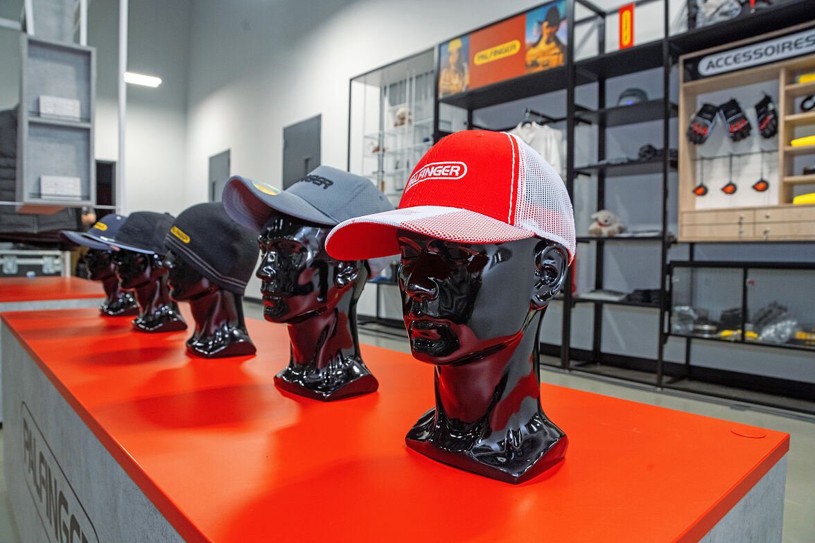 ©PALFINGER_NAMHQ Schaumburg Fanshop.jpg