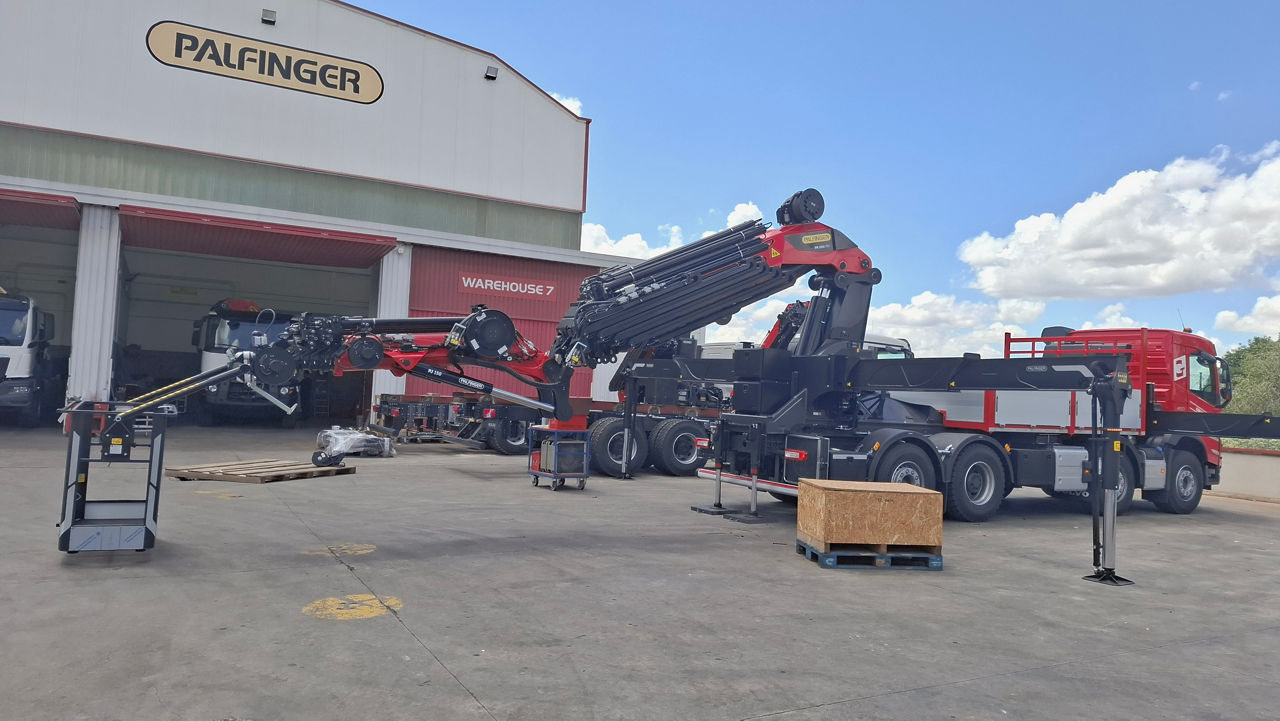 GRÚAS TOMÁS S.L. REFUERZA SU FLOTA CON LA INCORPORACIÓN DE UNA PALFINGER PK 1050 TEC