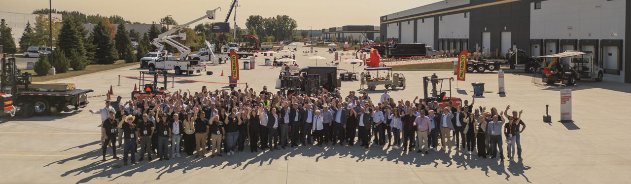 Exhibitor visitors experiencing the exciting new offerings from PALFINGER at a trade fair