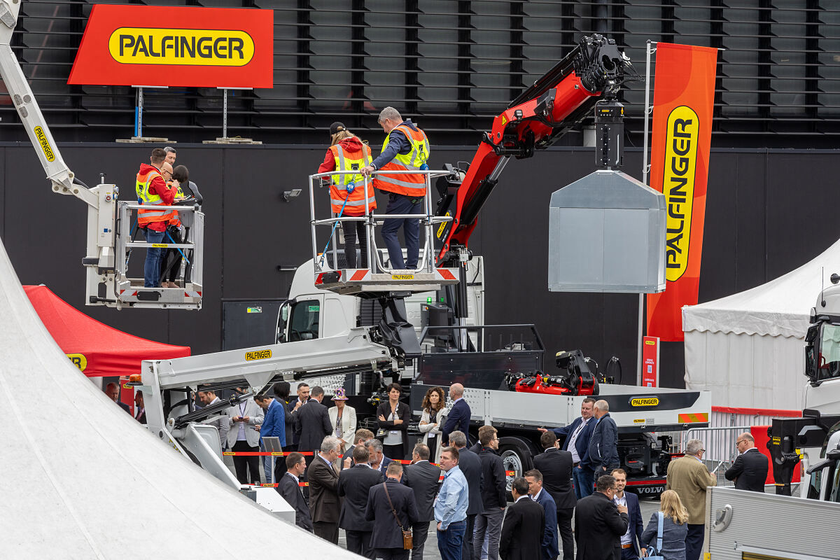 Around 3,200 visitors from more than 60 countries accepted PALFINGER's invitation to Salzburg, where all the product highlights could be experienced up close. © PALFINGER.jpg