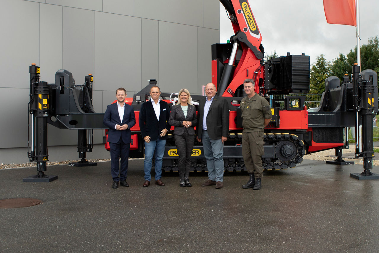 Besuch von BM Tanner am PALFINGER-Standort Lengau.jpg