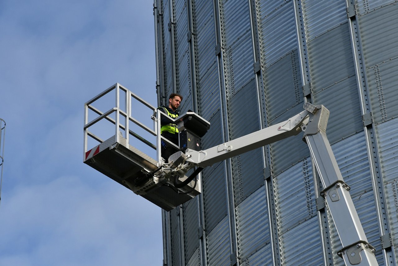 Biberger - Arbeiten am Bedienpult in luftiger Höhe - DSC_2037.jpg