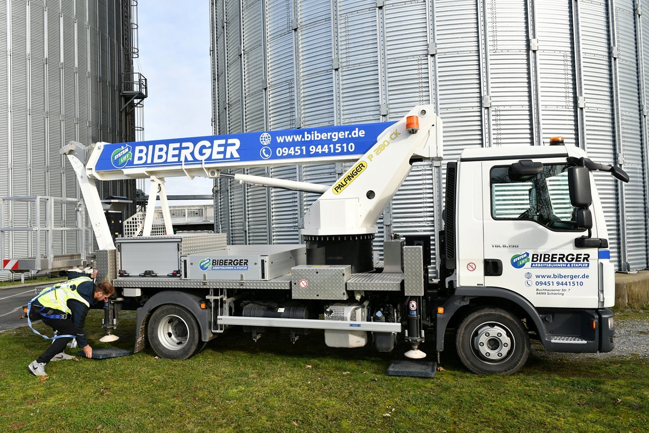Biberger - P 280 - Das Ausfahren der Stützen wird vorbereitet - DSC_1998.jpg