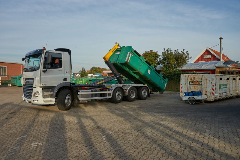 PALFINGER Abrollkipper im Dauereinsatz für die Entsorgung