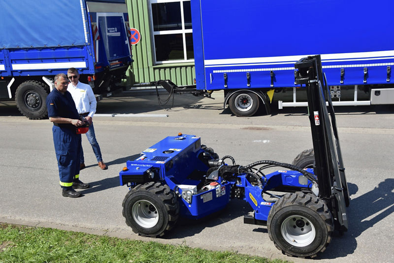 11 boxmontierte Mitnahmestapler für das THW