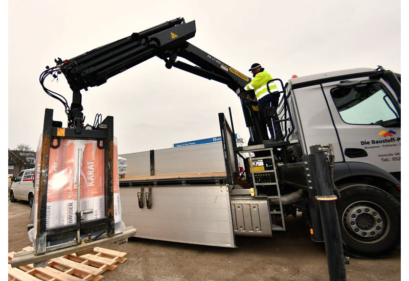 Verler „Baustoff-Partner“ setzt auf High-Tech-Krane von Palfinger