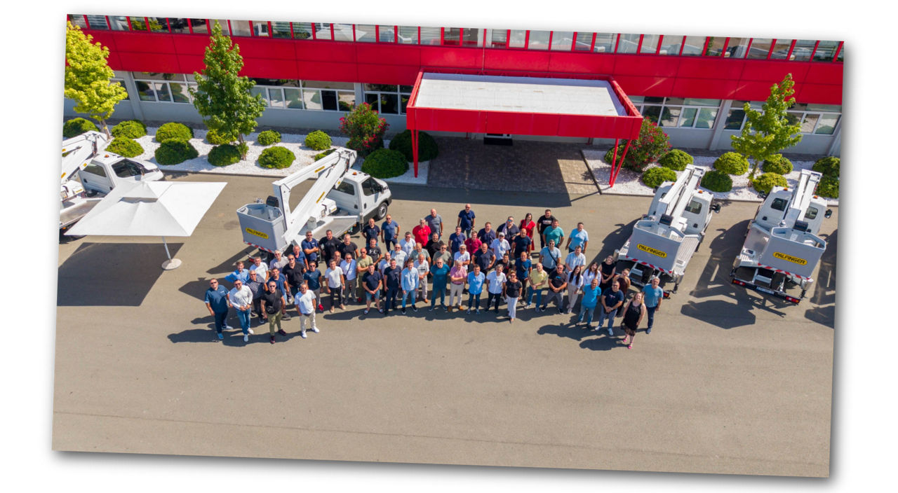 Team photo from above at PK-Palfinger Kran
