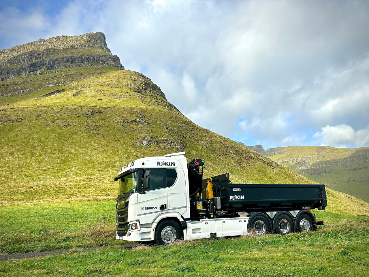 Werksmontage Abrollkipper