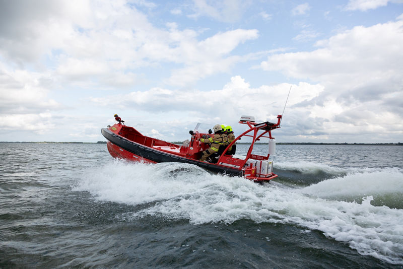 PALFINGER: Feuerlöschen mit Jetantrieb vom Wasser aus 