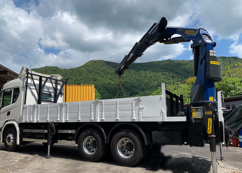 아시아에 상륙한 첫 로더 크레인 PK 37.002 TEC 7