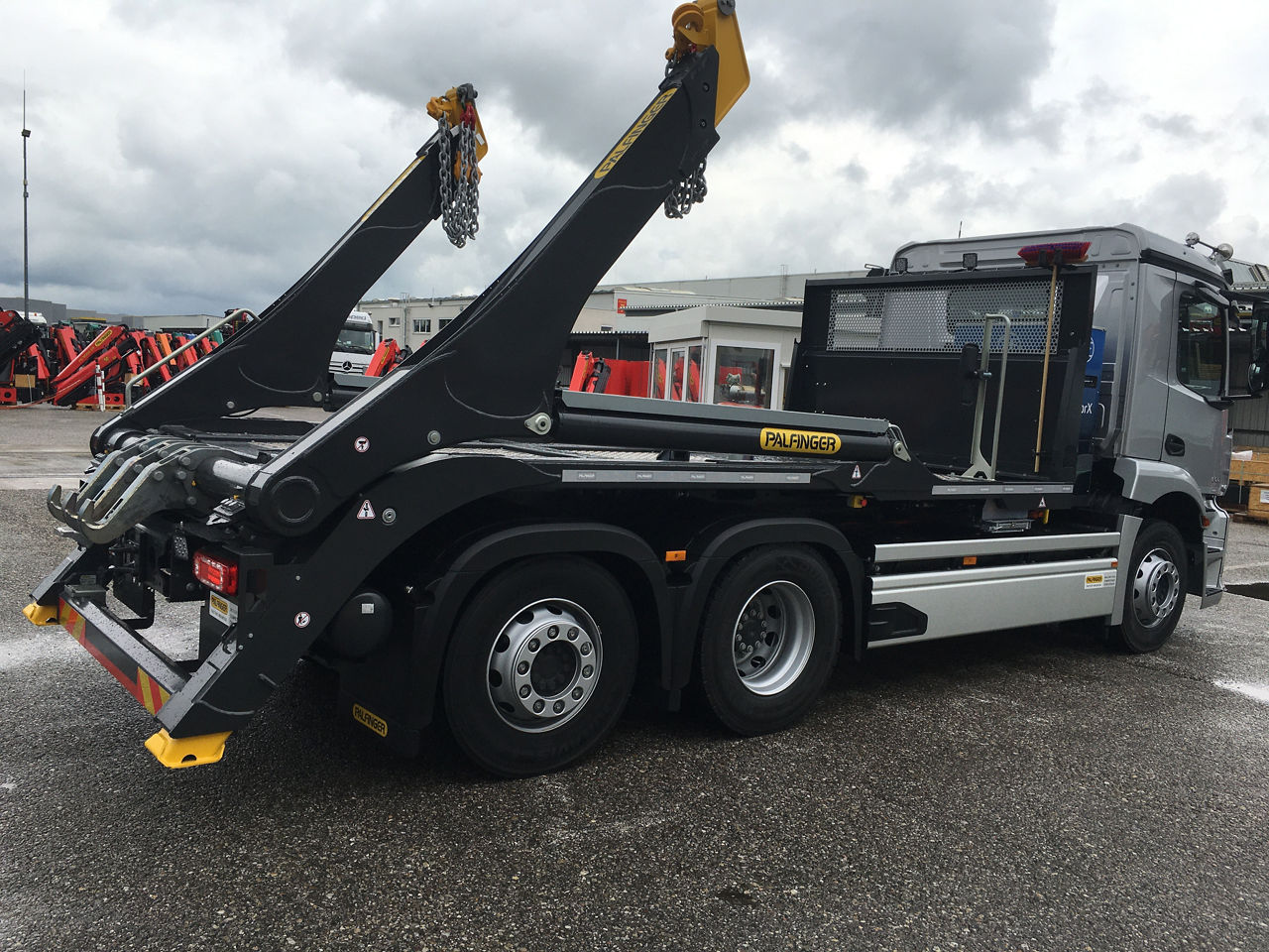 Werksmontage Absetzkipper