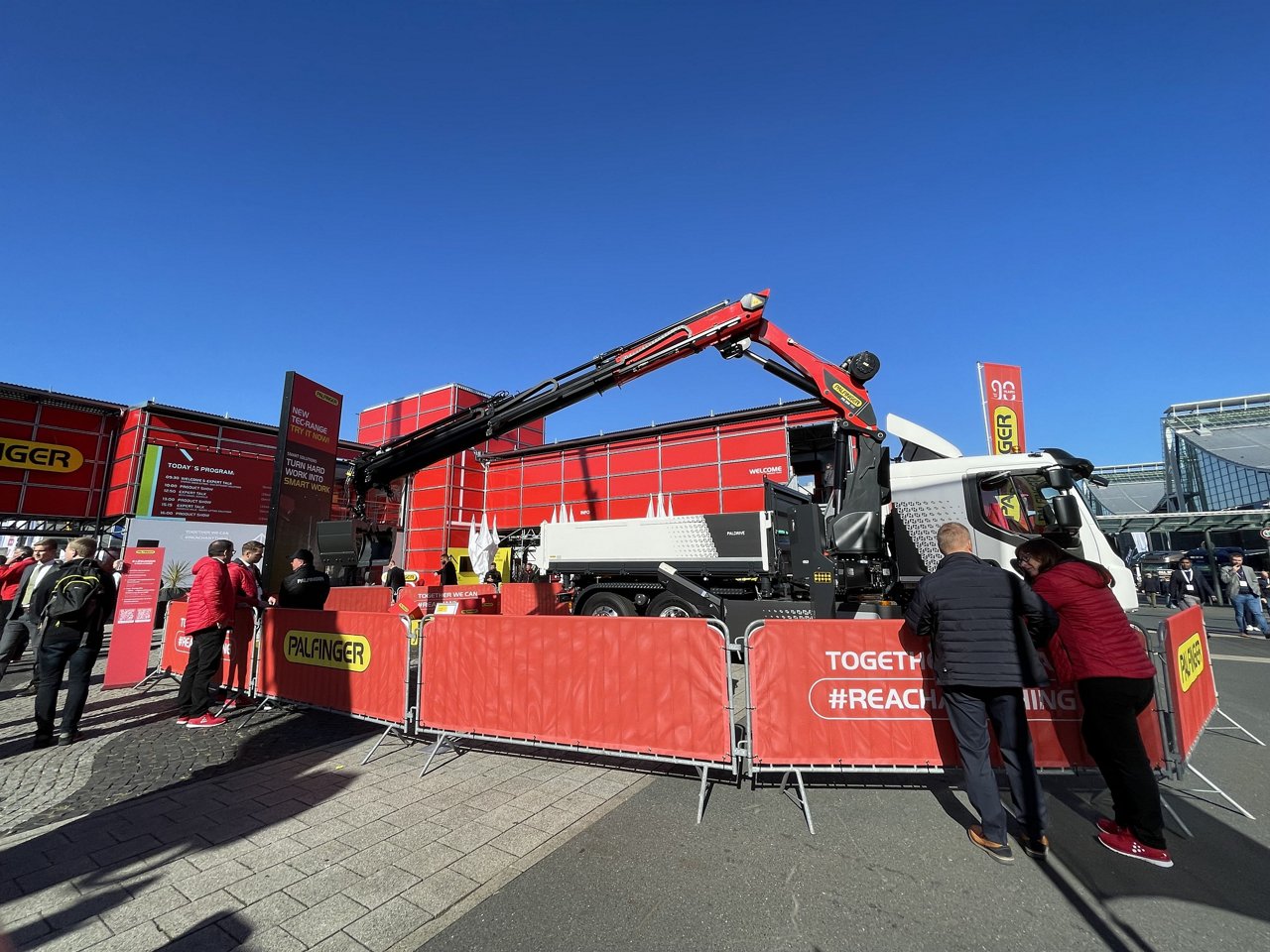 KFZ 10 - IAA - Palfinger - der neue Ladekran PK 250 TEC in Action - IMG_4966.jpg