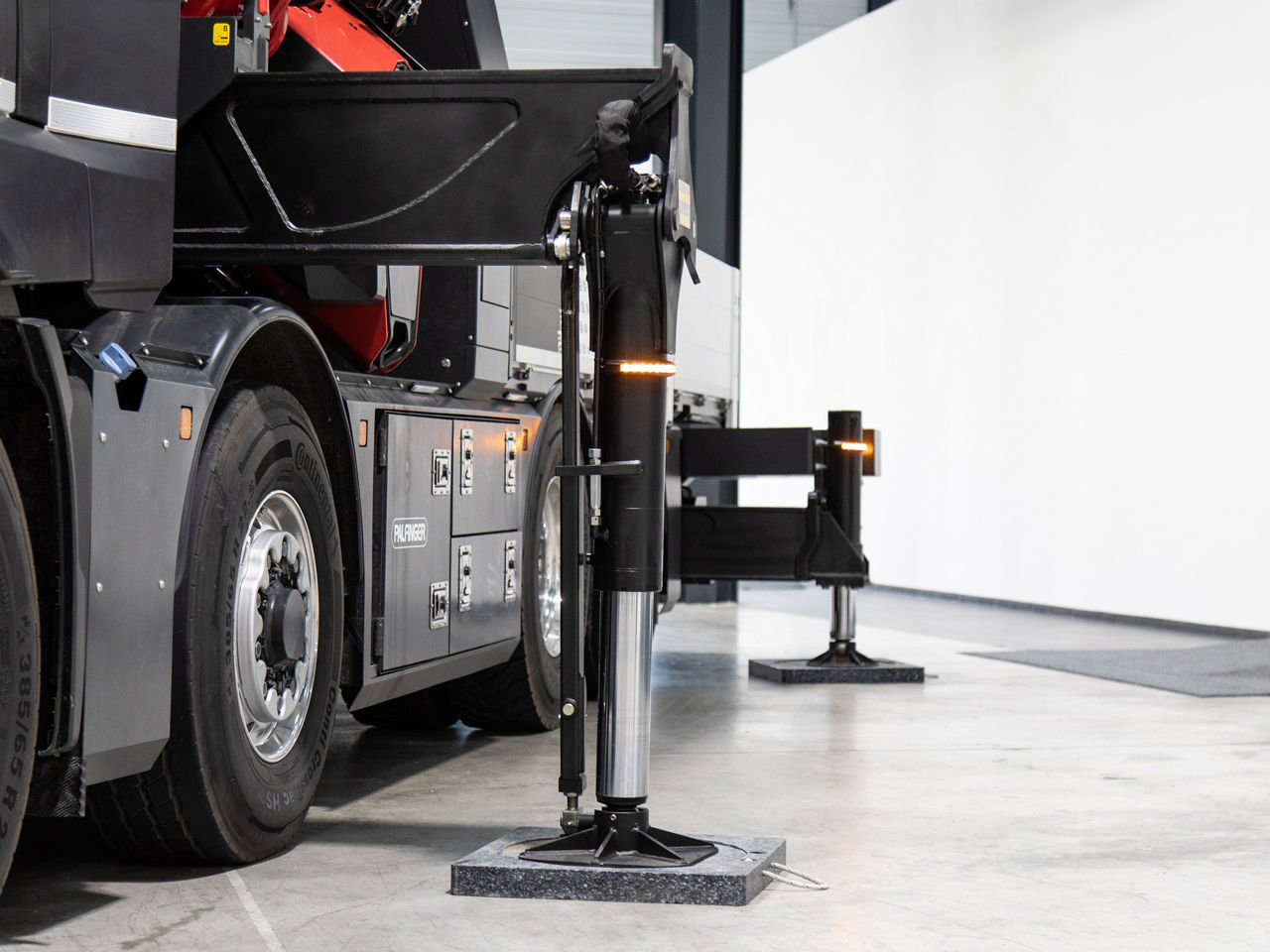 Leveling Assistant for a PALFINGER TEC crane
