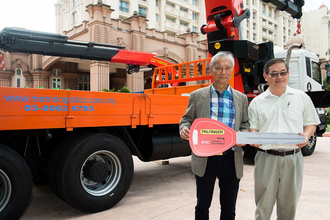 Loader Cranes Handsover 2.jpg