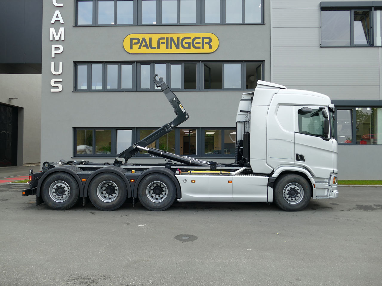 Werksmontage Abrollkipper