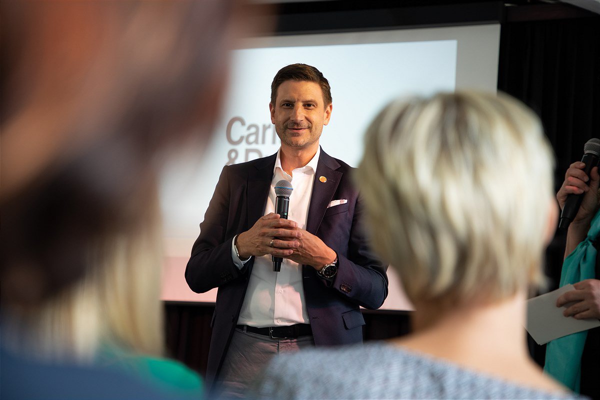 Michael Martin Berger, VP Human Resources PALFINGER bei der Eröffnung des Lerncafes. 1200x800.jpg