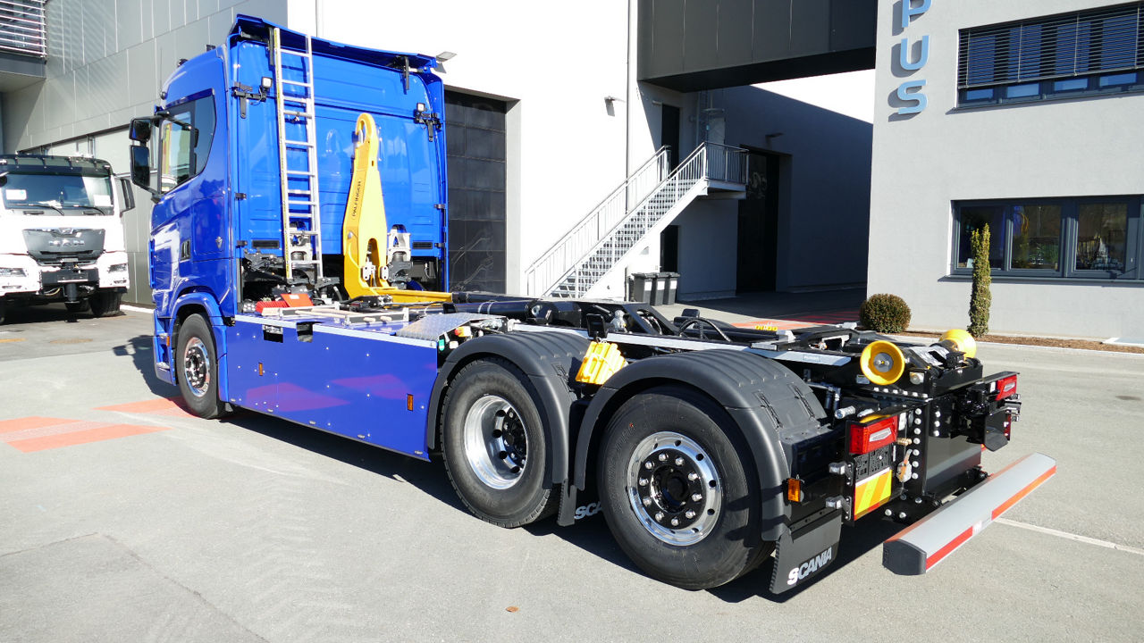 Werksmontage Abrollkipper