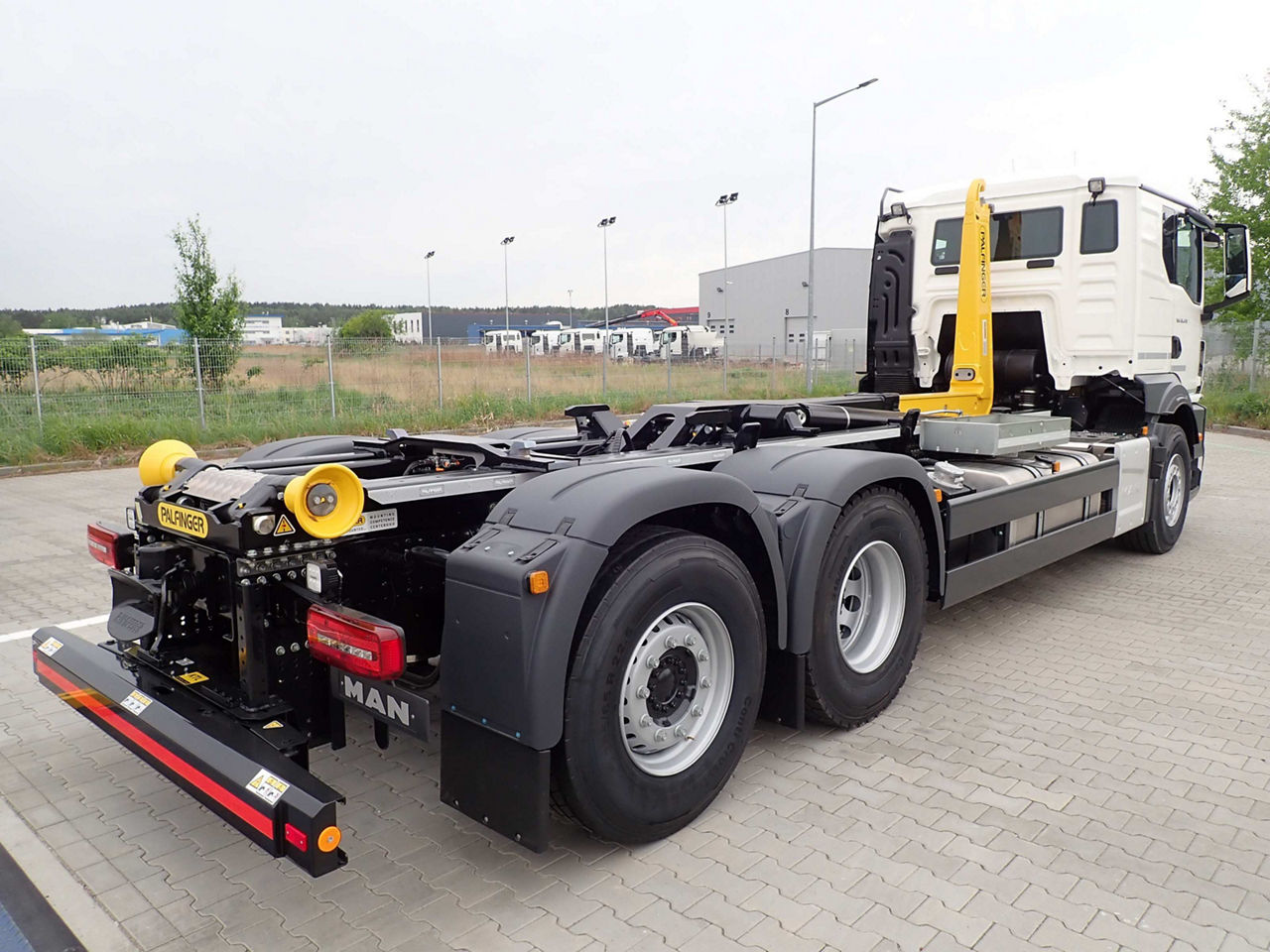 Werksmontage Abrollkipper