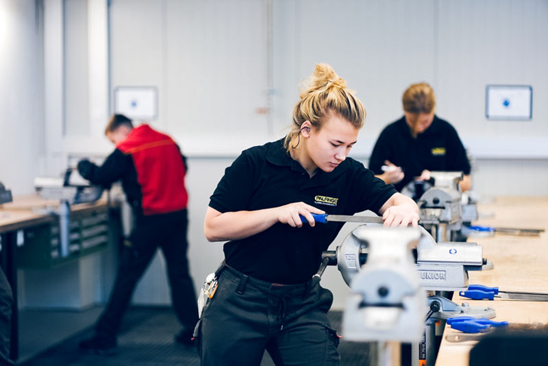 At PALFINGER, we empower women at all career levels, from apprenticeships to leadership positions.