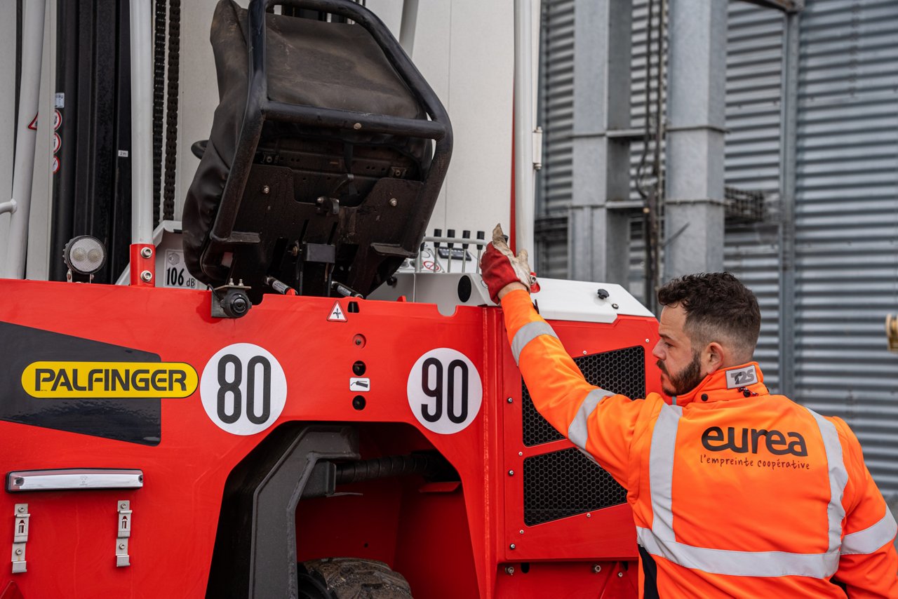 PALFINGER-tmf-truck-mounted-forklift-f3-253-2023-DSC01582.jpg