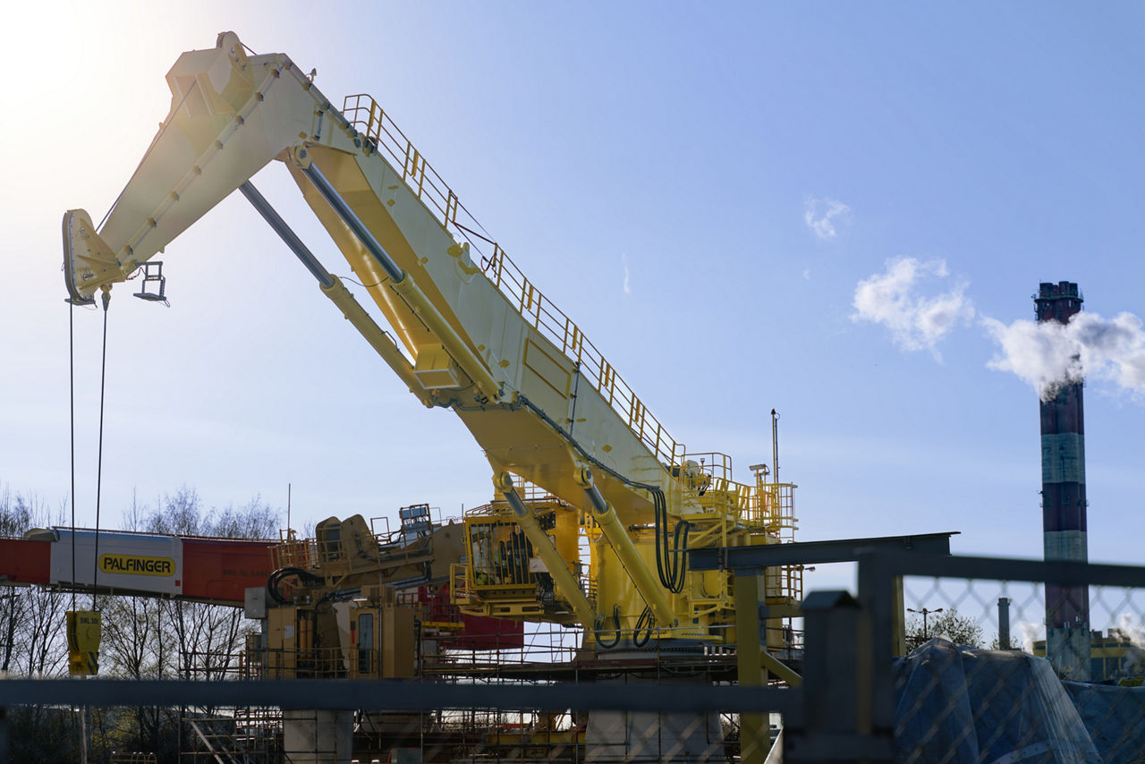 PALFINGER crane DKF 1600 on the production site in Gdynia, Poland