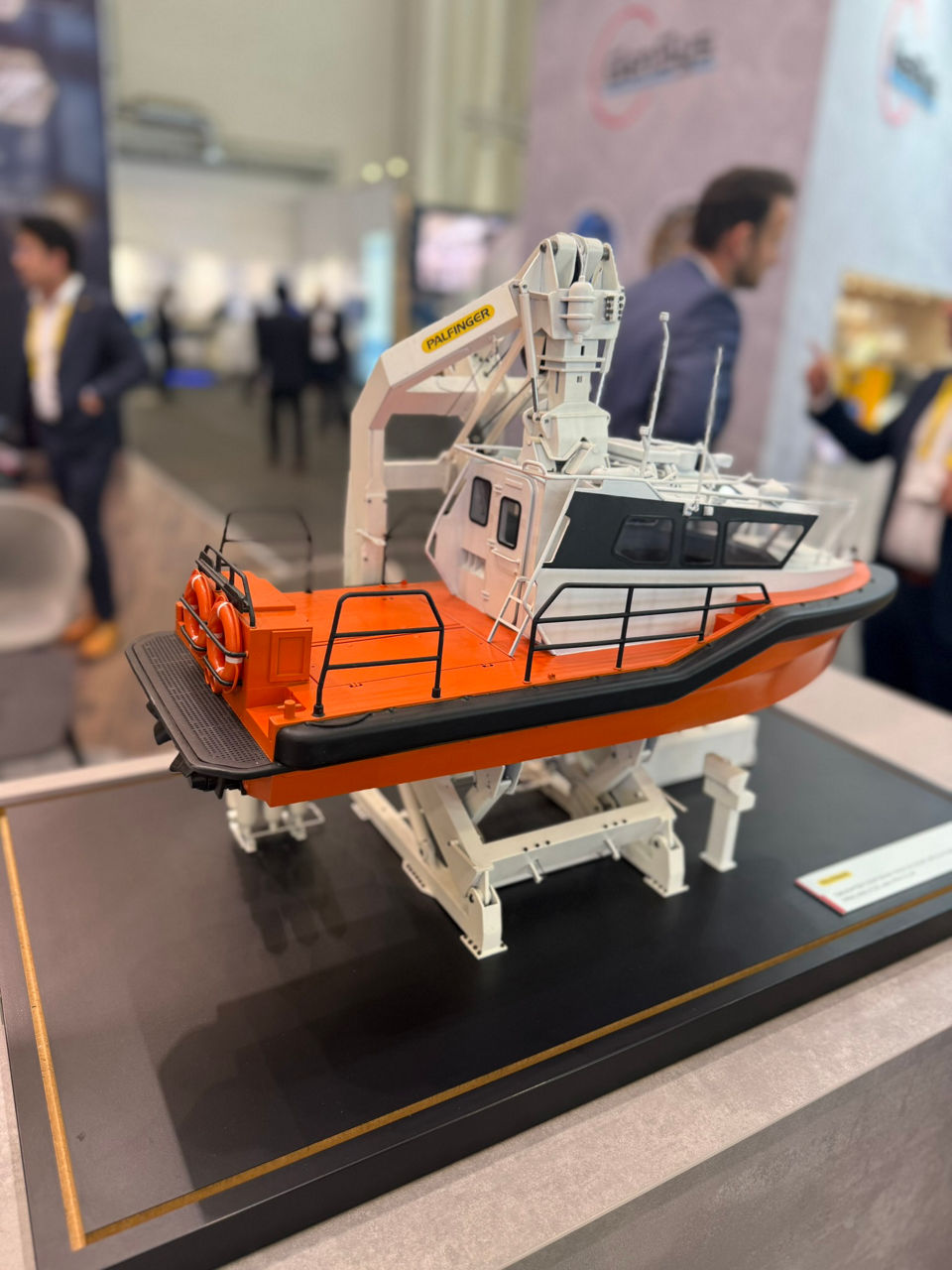 Scale model of the FRSQ 850 fast rescue boat and the davit