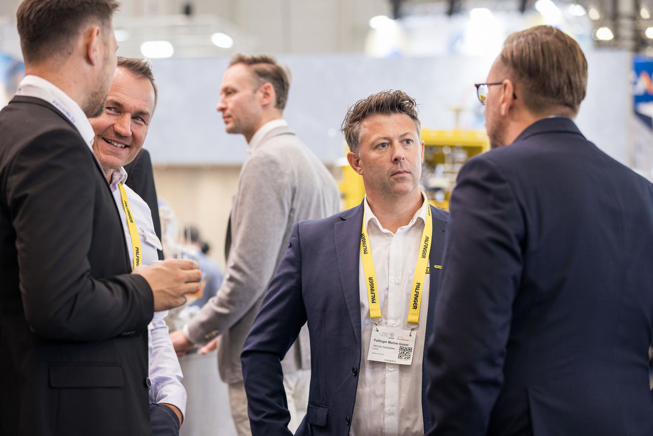 Exchanges at the PALFINGER booth
