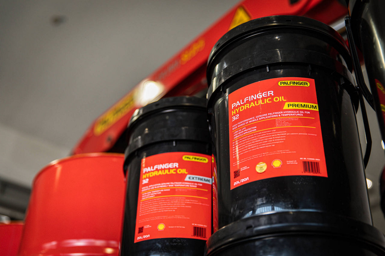 PALFINGER_Service_Oil_Monitoring_001_F1A8534_web.jpg