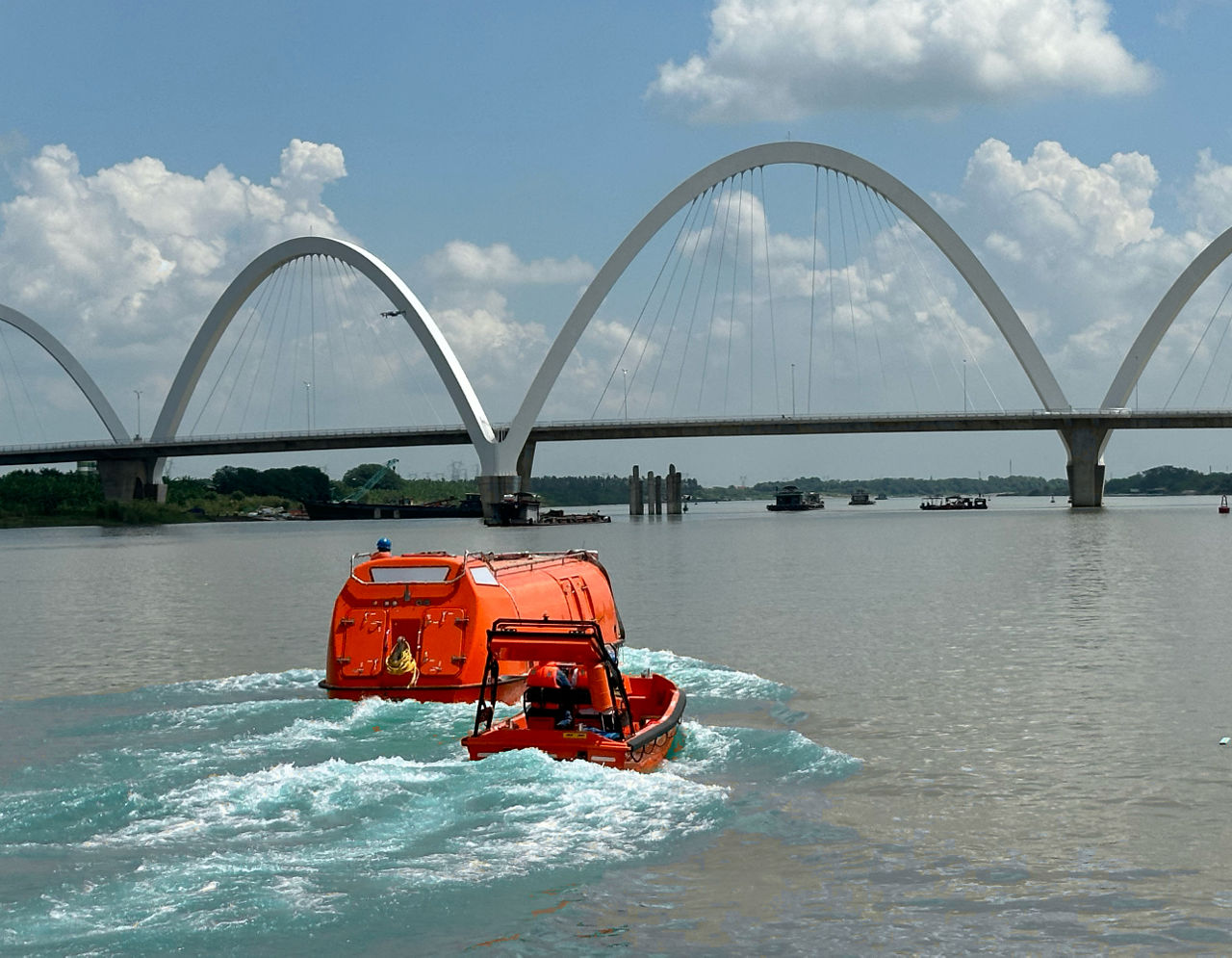 Totally enclosed lifeboat and fast rescue boat in Hanoi, Vietnam