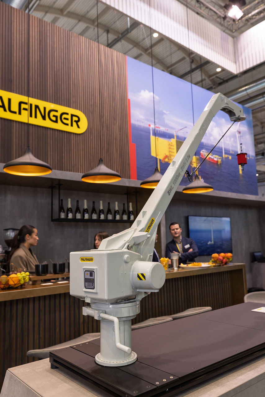 Scale model of the PF 160 fixed boom crane