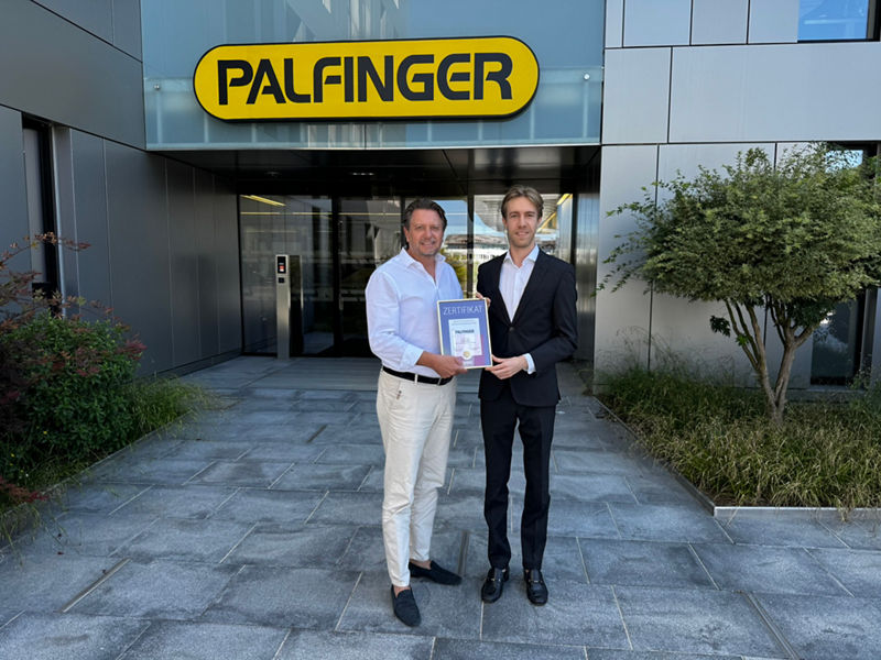 Armin Schlamp, Vice President Global Marketing & Communications at PALFINGER, and Lukas Langreiter, Key Account Manager Superbrands DACH